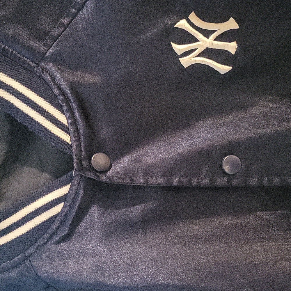 VINTAGE NAVY BLUE SATIN NEW YORK YANKEES REVERSIBLE TRACK JACKET🗽 - Picture 4 of 7